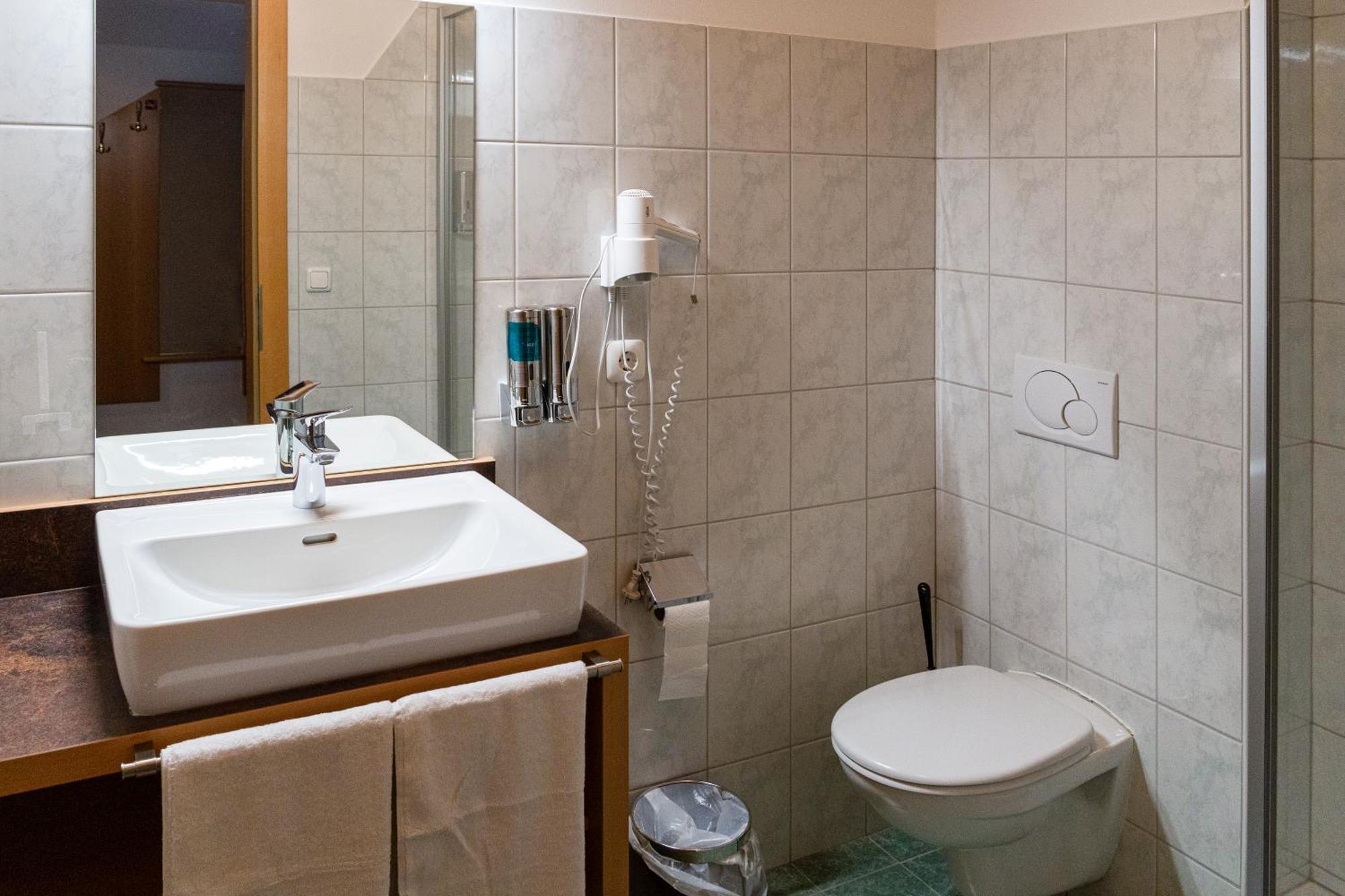 Wallackhaus Regiojet Hotels 海利根布卢特 外观 照片